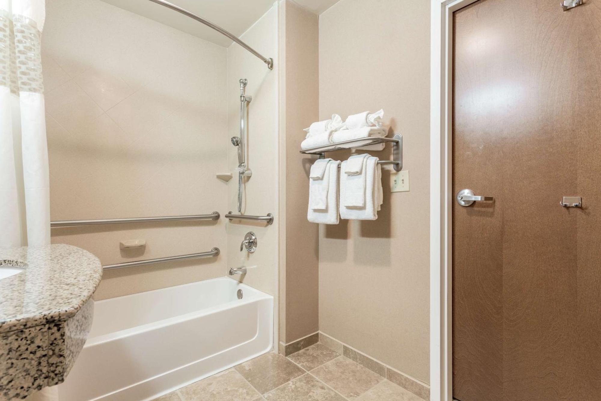Hampton Inn Auburn Εξωτερικό φωτογραφία
